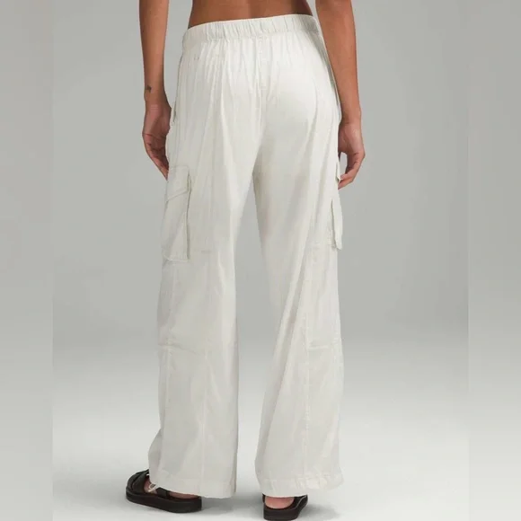 NWT Lululemon Lightweight Adjustable MR Cargo Pant L Bone